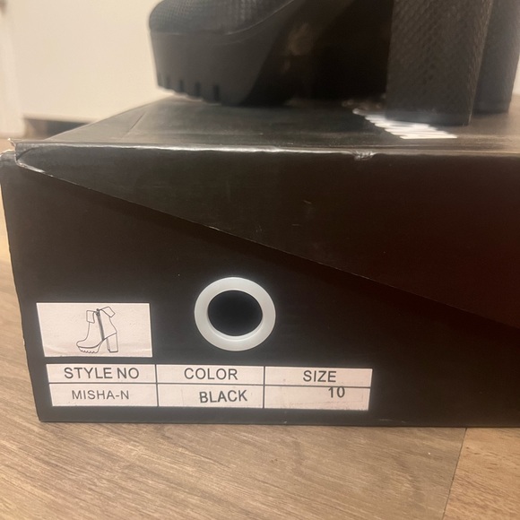 Black fashion nova boots - Picture 5 of 5